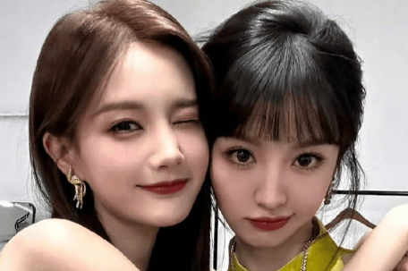 李一桐田曦薇现身机场星味好浓