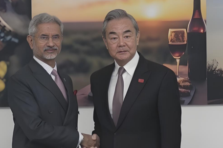 王毅同印度外长苏杰生会谈