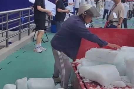 苏超防暑7.5万公斤冰块已入场