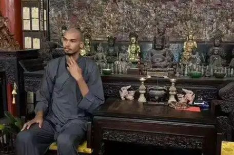 NBA球星文班亚马在少林寺剃发修行