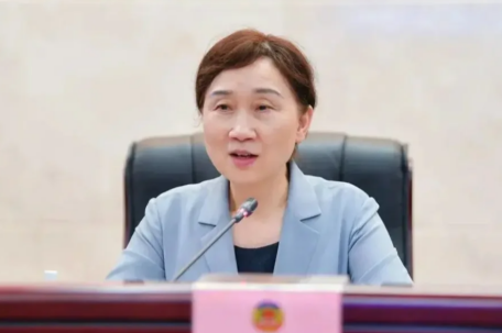 李微微从教师到正处级干部仅用4年