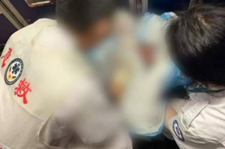 16岁女子飞机上分娩疑携带传染病