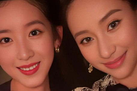 章泽天何超莲同框 好养眼