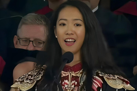 在哈佛演讲的25岁中国女生发声