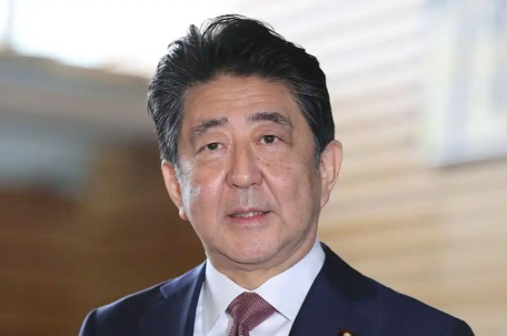 安倍晋三纪念碑被喷黑漆