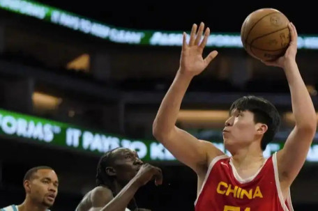 杨瀚森20岁生日夜登陆NBA