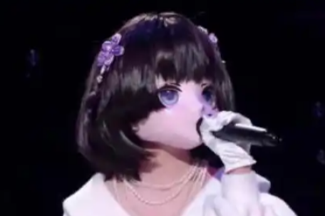 千万粉网红演唱会不露脸 主办方回应