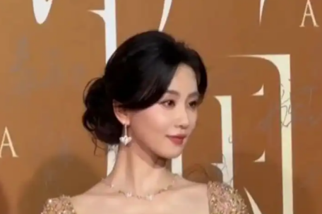 刘诗诗压轴出场 妥妥的红毯定海神针