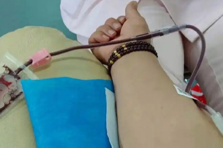 女孩打暑假工疑被骗抽血580ml