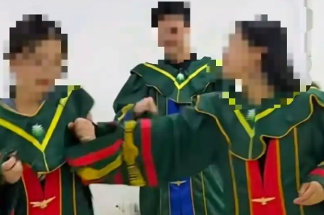 北理工学位服酷似“结界兽”引吐槽