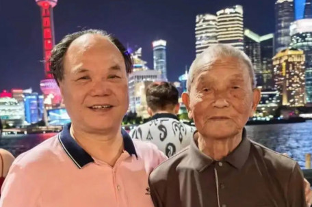 63岁儿子带103岁养父周游全国