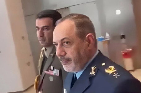 伊朗防长现身青岛 参观开封号