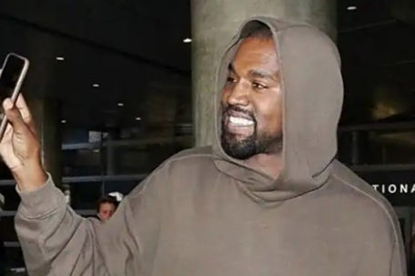 “侃爷”上海演唱会迟到 观众喊退票