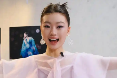单依纯称自己不可能超越王菲