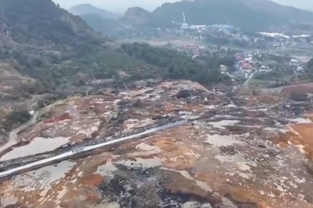 央视曝光怕被卫星拍到的垃圾山