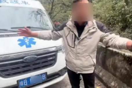 海南救护车疑在西藏拉警报开道旅游