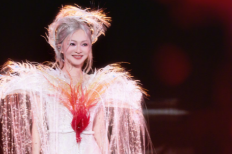 张韶涵遇突发状况一秒换话筒