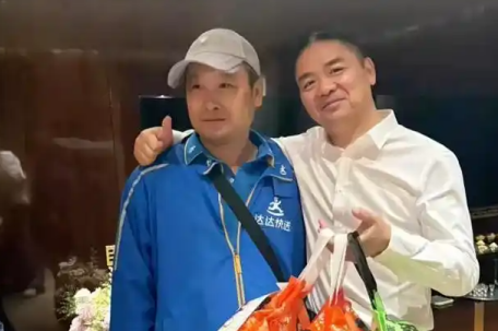 刘强东点外卖 给骑手1000元小费 