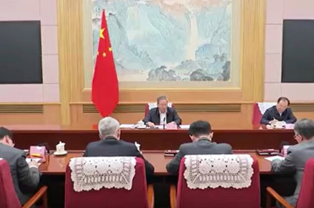 李强主持经济形势专家和企业家座谈会