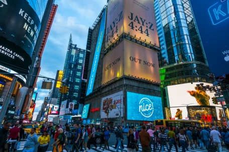 美股三大指数集体低开 波音跌超5%