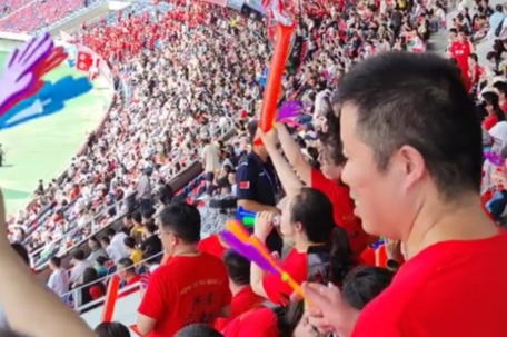 淮安看台一片红 堪比国足阵仗