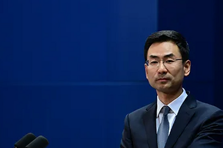 耿爽当面驳斥：美国有什么资格