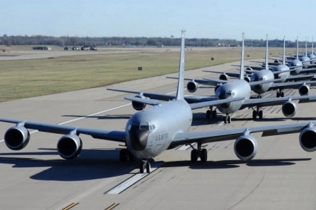 与伊以相关？30架美军机正穿越大西洋