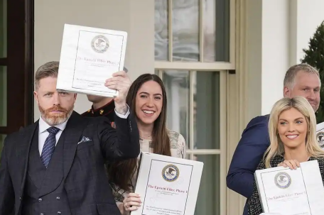 美司法部怒斥FBI隐瞒爱泼斯坦案