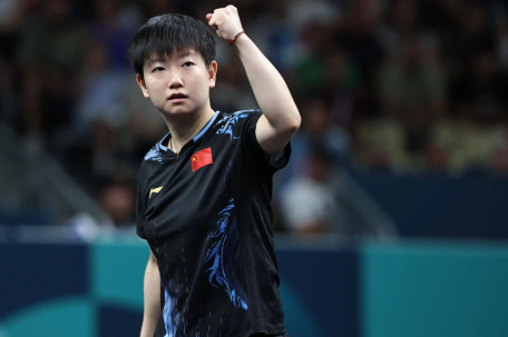 孙颖莎与总局领导交谈