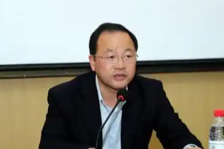 何光彩任北京大学党委书记