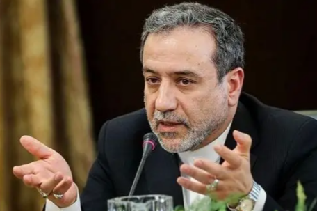 王毅同伊朗外长通电话