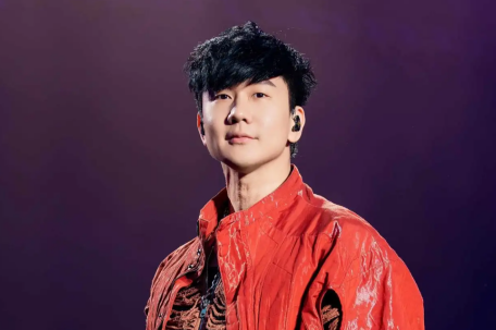 林俊杰演唱会上自曝心脏有问题