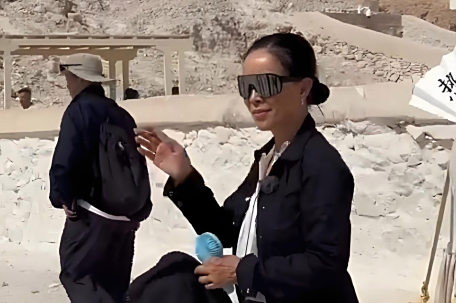 那英晒成本地人了