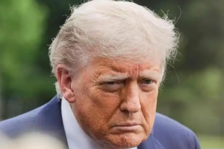 特朗普：没心情与伊朗谈判 考虑空袭