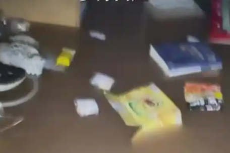 暴雨致重庆多高校被淹 寝室变泳池