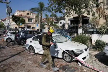 已有1600余名中国公民从伊朗撤离