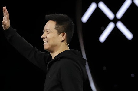 贾跃亭数度哽咽：散户救了我们的命