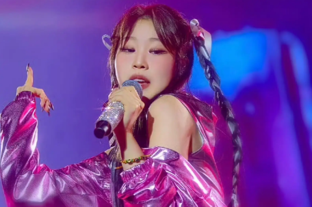 小沈阳演唱会女儿登台唱跳遭吐槽