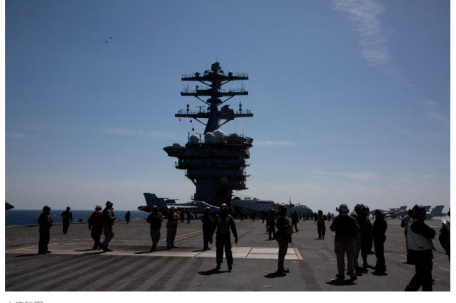 美国“尼米兹”号航母改道驶向中东