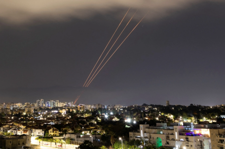 伊朗对以色列发动新一轮导弹袭击 