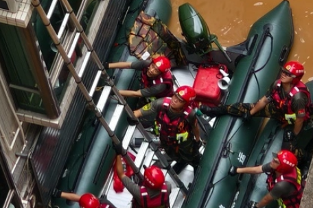 百年一遇洪水 广东怀集6.8万人转移