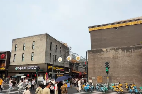 来北京就住这条街 吃喝玩乐都方便