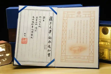 这些录取通知书让人眼前一亮又一亮