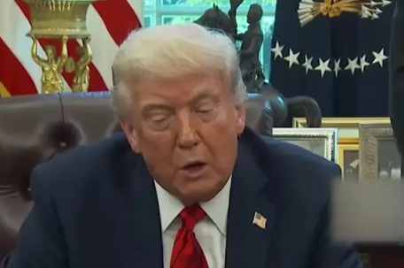 特朗普被记者逼问与中国接触细节