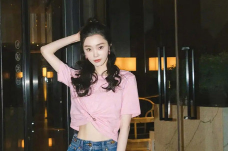 宋轶为躲代拍在机场狂奔