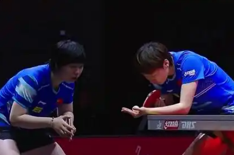 王曼昱蒯曼3-0日本组合进女双决赛