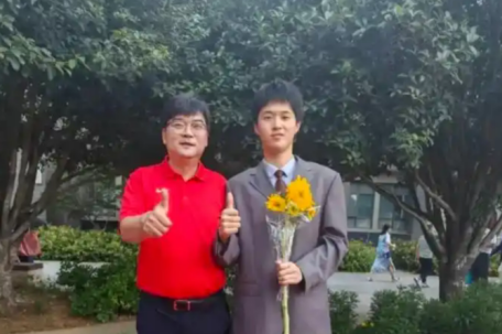 男生高考700分仍逃不过班主任批评 