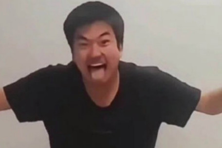 男生查出639分开心得做鬼脸“嘚瑟”