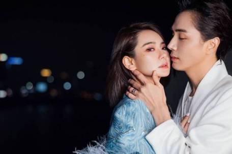 戚薇说李承铉的肌肉有压迫感