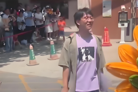 男生出考场第一句话是找不着妈妈了